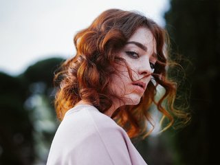 Обои девушка, взгляд, волосы, локоны, веснушки, рыжеволосая, michael farber, girl, look, hair, curls, freckles, redhead разрешение 2000x1333 Загрузить