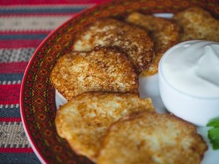 Обои сметана, оладьи, петрушка, драники, sour cream, pancakes, parsley разрешение 2400x1598 Загрузить