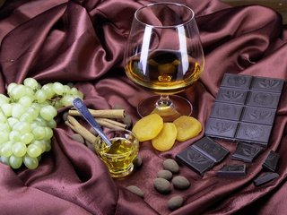 Обои виноград, курага, корица, бокал, ткань, стакан, шоколад, натюрморт, виски, ложка, spoon, grapes, dried apricots, cinnamon, glass, fabric, chocolate, still life, whiskey разрешение 5045x3216 Загрузить