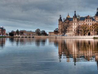 Обои вода, река, тучи, отражение, замок, германия, гамбург, water, river, clouds, reflection, castle, germany, hamburg разрешение 1920x1200 Загрузить