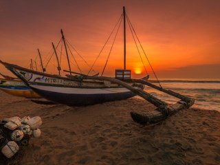 Обои берег, закат, море, песок, лодка, сеть, shore, sunset, sea, sand, boat, network разрешение 2048x1245 Загрузить