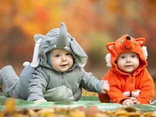 Обои дети, костюмы, слоник, лисичка, позитив, младенцы, children, costumes, elephant, fox, positive, babies разрешение 2560x1600 Загрузить