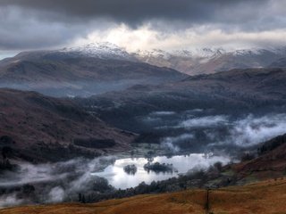 Обои небо, озеро, горы, холмы, туман, англия, the sky, lake, mountains, hills, fog, england разрешение 1920x1280 Загрузить