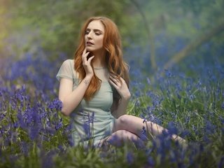 Обои цветы, девушка, луг, колокольчики, боке, рыжеволосая, flowers, girl, meadow, bells, bokeh, redhead разрешение 2048x1540 Загрузить