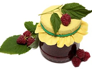 Обои листья, малина, ягода, белый фон, банка, варенье, leaves, raspberry, berry, white background, bank, jam разрешение 3728x2460 Загрузить