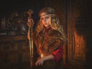 Обои блондинка, меч, девочка, ребенок, костюм, наряд, локоны, мех, blonde, sword, girl, child, costume, outfit, curls, fur разрешение 1920x1280 Загрузить