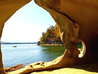 Обои лодка, пещера, канада, грот, британская колумбия, стров галиано, boat, cave, canada, the grotto, british columbia, ministers ministers galiano разрешение 1920x1080 Загрузить