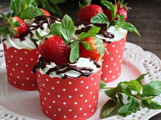 Обои мята, клубника, ягоды, шоколад, десерт, крем, mint, strawberry, berries, chocolate, dessert, cream разрешение 1920x1200 Загрузить