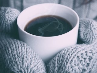 Обои зима, девушка, напиток, кофе, руки, чашка, варежки, winter, girl, drink, coffee, hands, cup, mittens разрешение 1920x1200 Загрузить