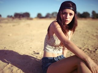 Обои девушка, песок, пляж, модель, сидит, кепка, шорты, бейсболка, girl, sand, beach, model, sitting, cap, shorts, baseball cap разрешение 1920x1200 Загрузить