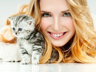 Обои девушка, блондинка, улыбка, портрет, кот, кошка, взгляд, котенок, лицо, face, girl, blonde, smile, portrait, cat, look, kitty разрешение 5500x3685 Загрузить