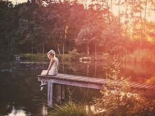 Обои вода, пирс, река, сидя, восход, цветок в волосах, природа, лес, девушка, утро, туман, water, pierce, river, sitting, sunrise, flower in hair, nature, forest, girl, morning, fog разрешение 1920x1200 Загрузить