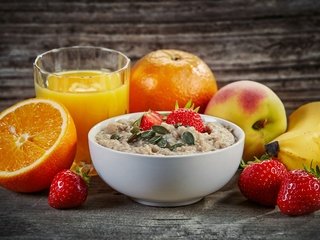 Обои фрукты, сок, клубника, ягоды, апельсин, завтрак, персик, банан, каша, fruit, juice, strawberry, berries, orange, breakfast, peach, banana, porridge разрешение 2880x1800 Загрузить