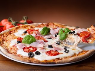 Обои сыр, помидоры, пицца, маслины, блюдо, cheese, tomatoes, pizza, olives, dish разрешение 3000x2000 Загрузить