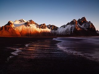 Обои горы, пейзаж, песок, пляж, океан, исландия, vestrahorn, mountains, landscape, sand, beach, the ocean, iceland разрешение 1940x1200 Загрузить