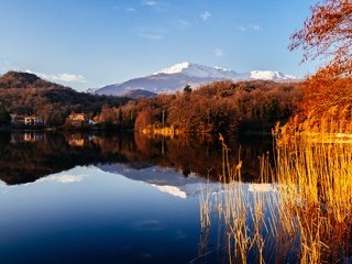 Обои небо, вода, озеро, горы, природа, пейзаж, the sky, water, lake, mountains, nature, landscape разрешение 4608x3072 Загрузить