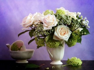 Обои цветы, розы, букет, чашка, ваза, сирень, миска, гортензия, flowers, roses, bouquet, cup, vase, lilac, bowl, hydrangea разрешение 2048x1623 Загрузить