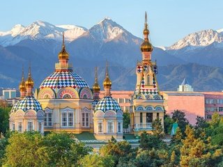 Обои горы, город, церковь, казахстан, алма-ата, вознесенский собор, mountains, the city, church, kazakhstan, alma-ata, ascension cathedral разрешение 1920x1200 Загрузить