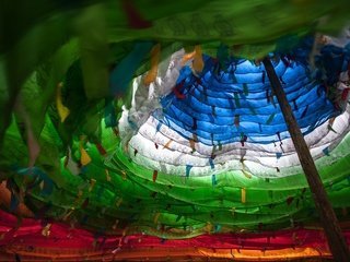 Обои китай, флаги, тибет, дэн donglin, тибетские молитвенные флаги, china, flags, tibet, deng donglin, tibetan prayer flags разрешение 1920x1211 Загрузить