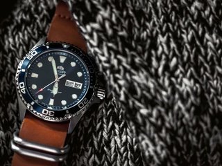 Обои стиль, часы, ткань, время, наручные часы, orient, style, watch, fabric, time, wrist watch разрешение 2560x1440 Загрузить