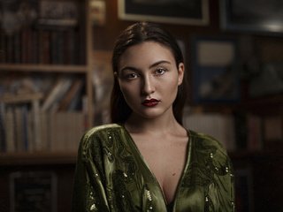 Обои девушка, взгляд, волосы, губы, лицо, декольте, mara saiz, girl, look, hair, lips, face, neckline разрешение 2048x1365 Загрузить