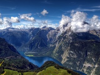 Обои облака, река, горы, лес, германия, альпы, бавария, озеро кёнигзее, clouds, river, mountains, forest, germany, alps, bayern, lake königssee разрешение 2560x1600 Загрузить