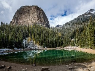 Обои облака, канада, деревья, банф, озеро, горы, скалы, снег, камни, лес, clouds, canada, trees, banff, lake, mountains, rocks, snow, stones, forest разрешение 4826x3000 Загрузить