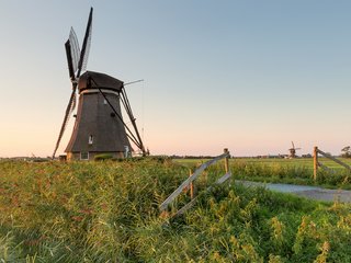 Обои трава, река, пейзаж, канал, мельницы, голландия, киндердейк, grass, river, landscape, channel, mill, holland, kinderdijk разрешение 2048x1152 Загрузить