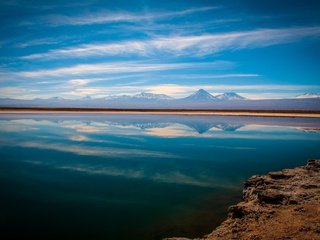 Обои облака, вода, озеро, природа, отражения, чили, пустыня атакама, clouds, water, lake, nature, reflection, chile, the atacama desert разрешение 2000x1328 Загрузить