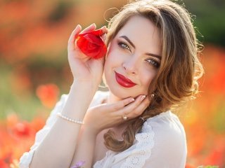 Обои девушка, боке, настроение, цветок, улыбка, мак, лицо, руки, помада, girl, bokeh, mood, flower, smile, mac, face, hands, lipstick разрешение 5472x3648 Загрузить