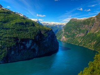 Обои горы, лес, норвегия, гейрангер-фьорд, фьорд, mountains, forest, norway, ålesund, the fjord разрешение 2880x1800 Загрузить