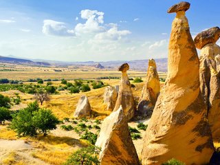 Обои небо, долина любви, облака, скалы, камни, пейзаж, горизонт, турция, каппадокия, the sky, clouds, rocks, stones, landscape, horizon, turkey, cappadocia разрешение 2880x1800 Загрузить