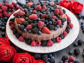Обои цветы, ранункулюсы, малина, крем, ягоды, черника, сладость, торт, пирог, ежевика, flowers, ranunculus, raspberry, cream, berries, blueberries, the sweetness, cake, pie, blackberry разрешение 1920x1080 Загрузить