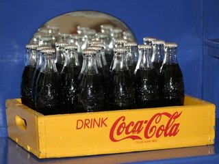 Обои напиток, стекло, бутылки, кока-кола, ящик, кола, drink, glass, bottle, coca-cola, box, cola разрешение 3072x2048 Загрузить
