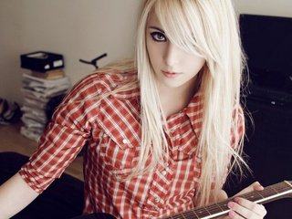 Обои девушка, блондинка, гитара, взгляд, комната, позирует, bessy, girl, blonde, guitar, look, room, posing разрешение 2560x1440 Загрузить