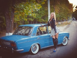 Обои девушка, блондинка, взгляд, волосы, лицо, автомобиль, жигули, girl, blonde, look, hair, face, car, lada разрешение 1920x1280 Загрузить