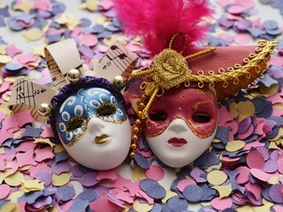 Обои праздник, маски, карнавал, конфетти, holiday, mask, carnival, confetti разрешение 3840x2560 Загрузить