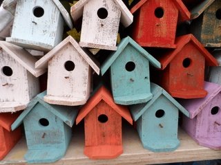 Обои домики, крыша, скворечник, птичьи домики, скворечники, houses, roof, birdhouse, bird houses, birdhouses разрешение 1920x1440 Загрузить