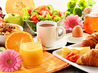 Обои фрукты, кофе, овощи, завтрак, герберы, сок, круассаны, fruit, coffee, vegetables, breakfast, gerbera, juice, croissants разрешение 3840x2400 Загрузить