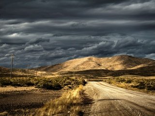 Обои небо, дорога, тучи, гора, лэп, линия электропередачи, the sky, road, clouds, mountain, power lines, power line разрешение 2048x1367 Загрузить