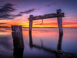 Обои вечер, река, природа, закат, горизонт, тишина, бревна, the evening, river, nature, sunset, horizon, silence, logs разрешение 2560x1591 Загрузить