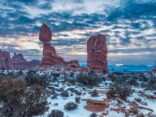 Обои небо, национальный парк арки, облака, арчес, скалы, снег, природа, зима, сша, юта, the sky, arches national park, clouds, archez, rocks, snow, nature, winter, usa, utah разрешение 2760x1600 Загрузить