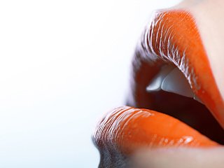 Обои девушка, макро, модель, губы, белый фон, помада, зубки, girl, macro, model, lips, white background, lipstick, teeth разрешение 1920x1200 Загрузить