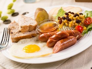 Обои хлеб, салат, сосиски, яичница, bread, salad, sausage, scrambled eggs разрешение 3000x2000 Загрузить