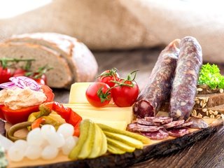 Обои сыр, хлеб, овощи, колбаса, помидоры, соус, огурцы, cheese, bread, vegetables, sausage, tomatoes, sauce, cucumbers разрешение 7360x4912 Загрузить