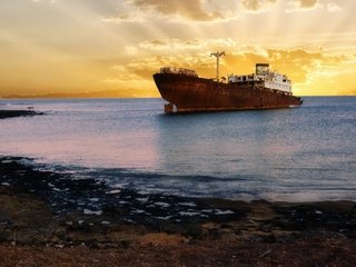 Обои небо, облака, берег, море, корабль, the sky, clouds, shore, sea, ship разрешение 2560x1570 Загрузить