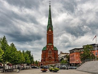 Обои небо, облака, деревья, город, норвегия, арендал, the sky, clouds, trees, the city, norway, arendal разрешение 2048x1304 Загрузить