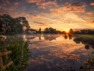 Обои облака, ноттингемшир, река, river soar, река сор, восход, отражение, утро, рассвет, англия, домик, clouds, nottinghamshire, river, the river soar, sunrise, reflection, morning, dawn, england, house разрешение 2048x1295 Загрузить