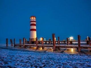 Обои огни, причалы, вечер, podersdorf, озеро, снег, маяк, австрия, лёд, сваи, lights, piers, the evening, lake, snow, lighthouse, austria, ice, piles разрешение 4625x3000 Загрузить