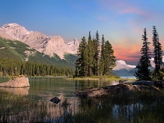 Обои озеро, горы, остров, канада, национальный парк джаспер, maligne lake, остров спирит, озеро малинье, lake, mountains, island, canada, jasper national park, island spirit, lake maligne разрешение 5812x3875 Загрузить